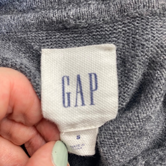 GAP -Set of Two- Men Pullover Hoodies Gray and Rugby Gold Size Small - Picture 9 of 10